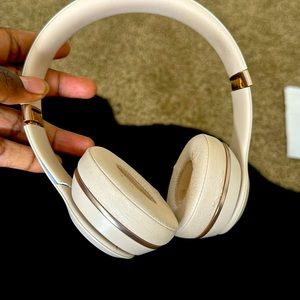 Beats Solo3 Wireless On-Ear Headphones - Rose Gold (Latest Model)